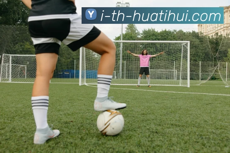 足球场上的瞬间捕捉动态图片展现激情与技巧的完美结合